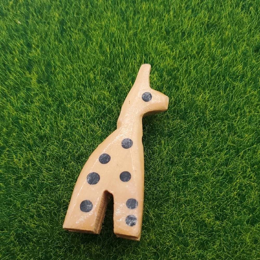 Wooden Whimsical Girrafe Pendant P317